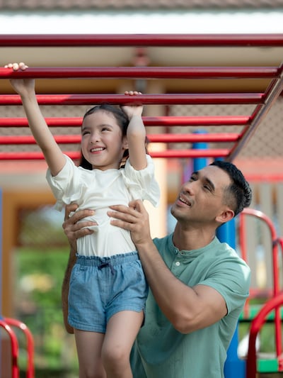 Copy of LIFESTYLE  DAD KID ON PLAYGROUND v2