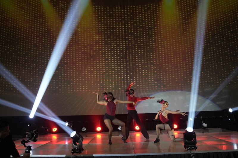 DALOY DANCE PERFORMANCE